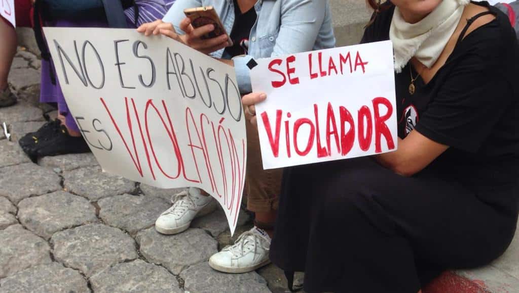 Plantón, carteles y movilizaciones de justicia en Sololá por las violaciones en Panajachel